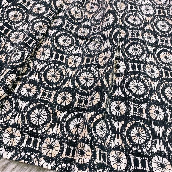 𝅺lucy & Laurel Printed Skirt - Picture 4 of 9